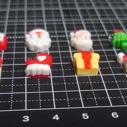 【ﾊﾝﾄﾞﾒｲﾄﾞ素材】❃デコパーツ❃ミニクリスマスmix8個 3枚目の画像