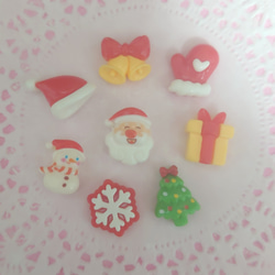 【ﾊﾝﾄﾞﾒｲﾄﾞ素材】❃デコパーツ❃ミニクリスマスmix8個 1枚目の画像