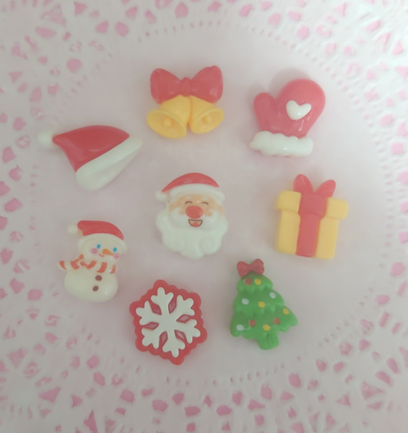 【ﾊﾝﾄﾞﾒｲﾄﾞ素材】❃デコパーツ❃ミニクリスマスmix8個 1枚目の画像