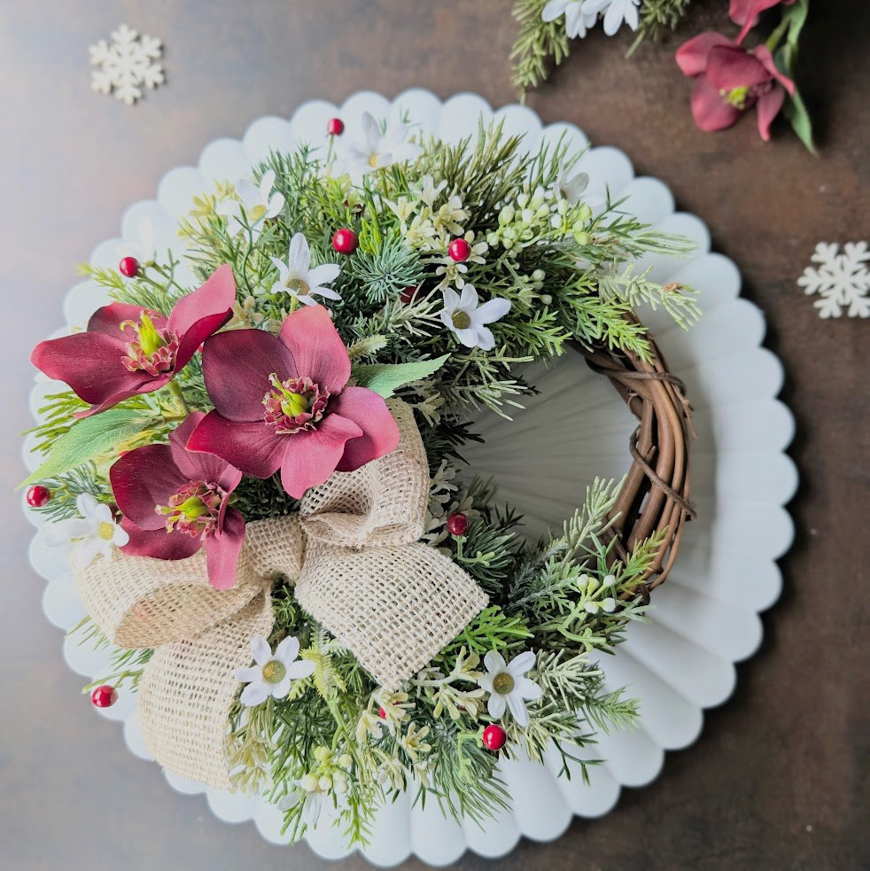 【SALE】クリスマスローズのハーフリース  28ｃｍ（アーティフィシャルフラワー）　　C-76