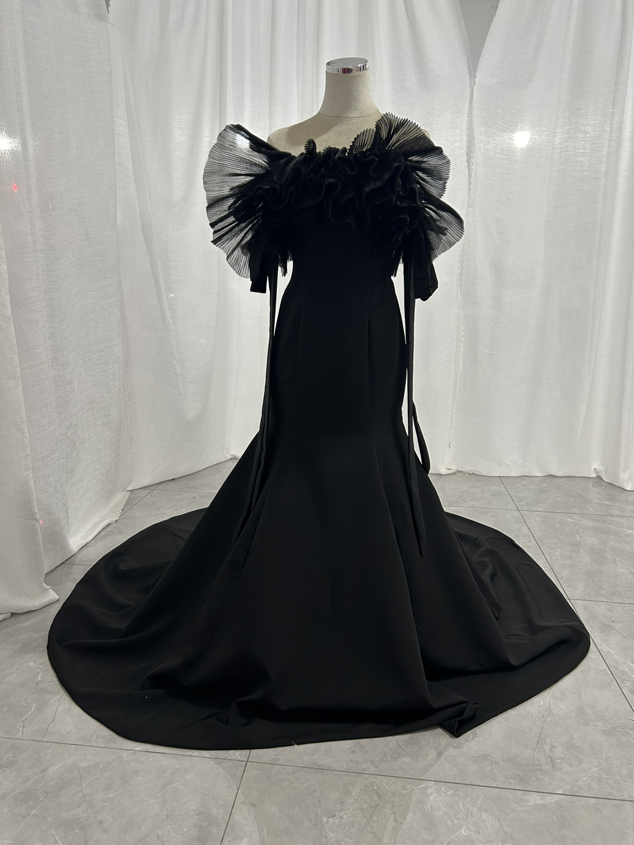 雅やか 黒 カラードレス オフショルダー マーメイドライン 2次会/挙式/前撮り