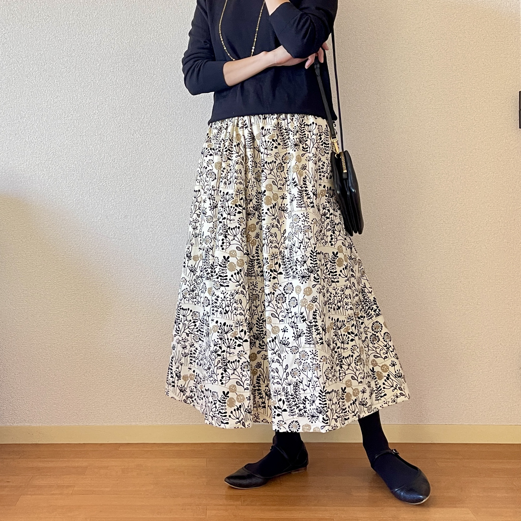 【新作】5日以内に発送♪秋〜春まで◎コーデュロイのボタニカル 柄スカート/ アイボリー　ウエスト変更可