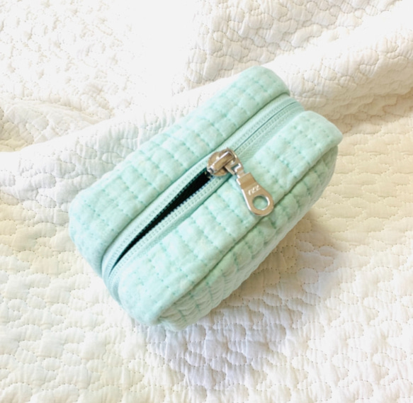 Sサイズ　mini heart　選べる　私のおやつポーチ　ヌビポーチ　ヌビ　保冷ポーチ ミニ　ひんやりご褒美　ハート刺繍 4枚目の画像