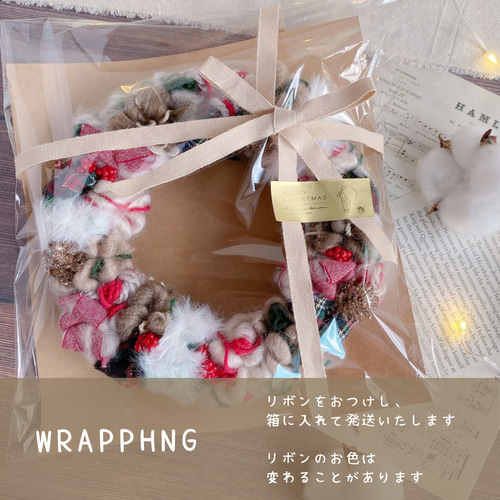 あみ花とピンクのクリスマスリース 〜手編みの花が咲く布のインテリア