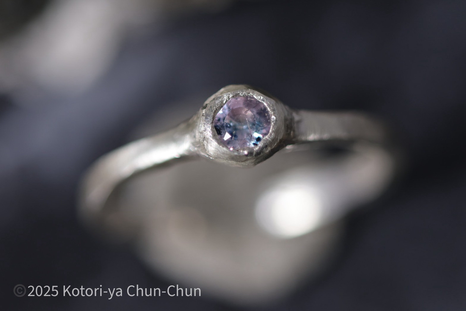 【復刻版初期リング】強蛍光バイカラーサファイア・シルバーリング【アオテントウ】