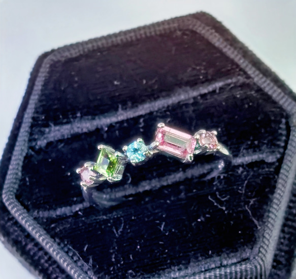 　天然宝石*上品でラグジュアリーな幾何学デザインの異形　シルバー製　ピンキーリング　 2枚目の画像