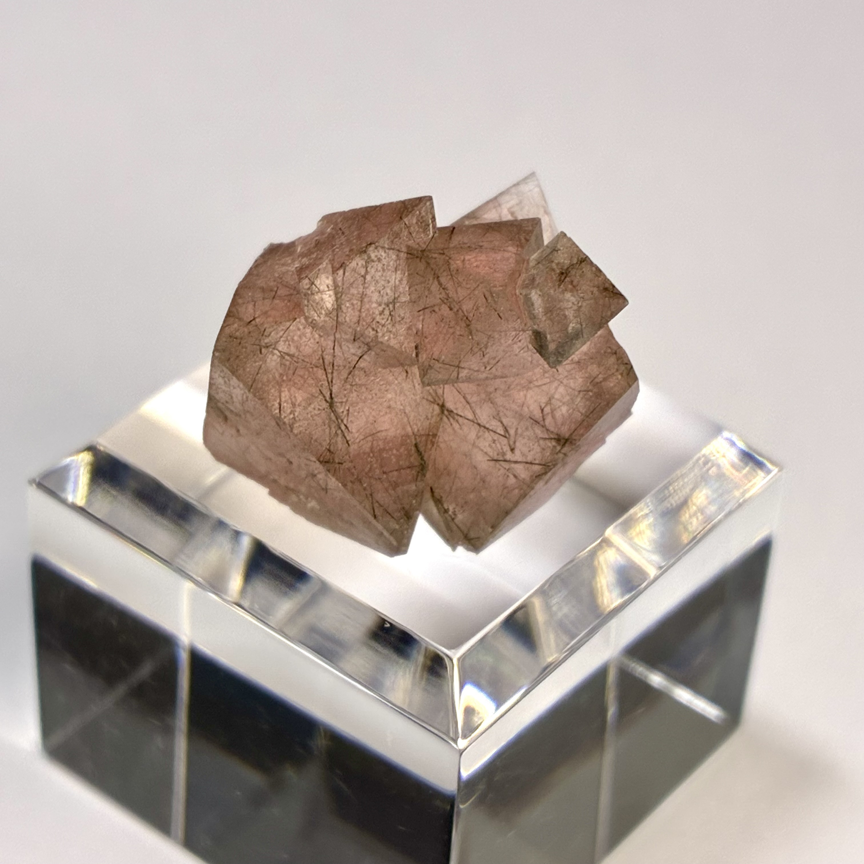 内モンゴル産 ピンクフローライト 【一点物】 原石 鉱物 天然石 (No.1697)