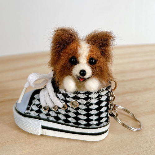 ハンドメイド 羊毛フェルト パピヨン スニーカー マスコット