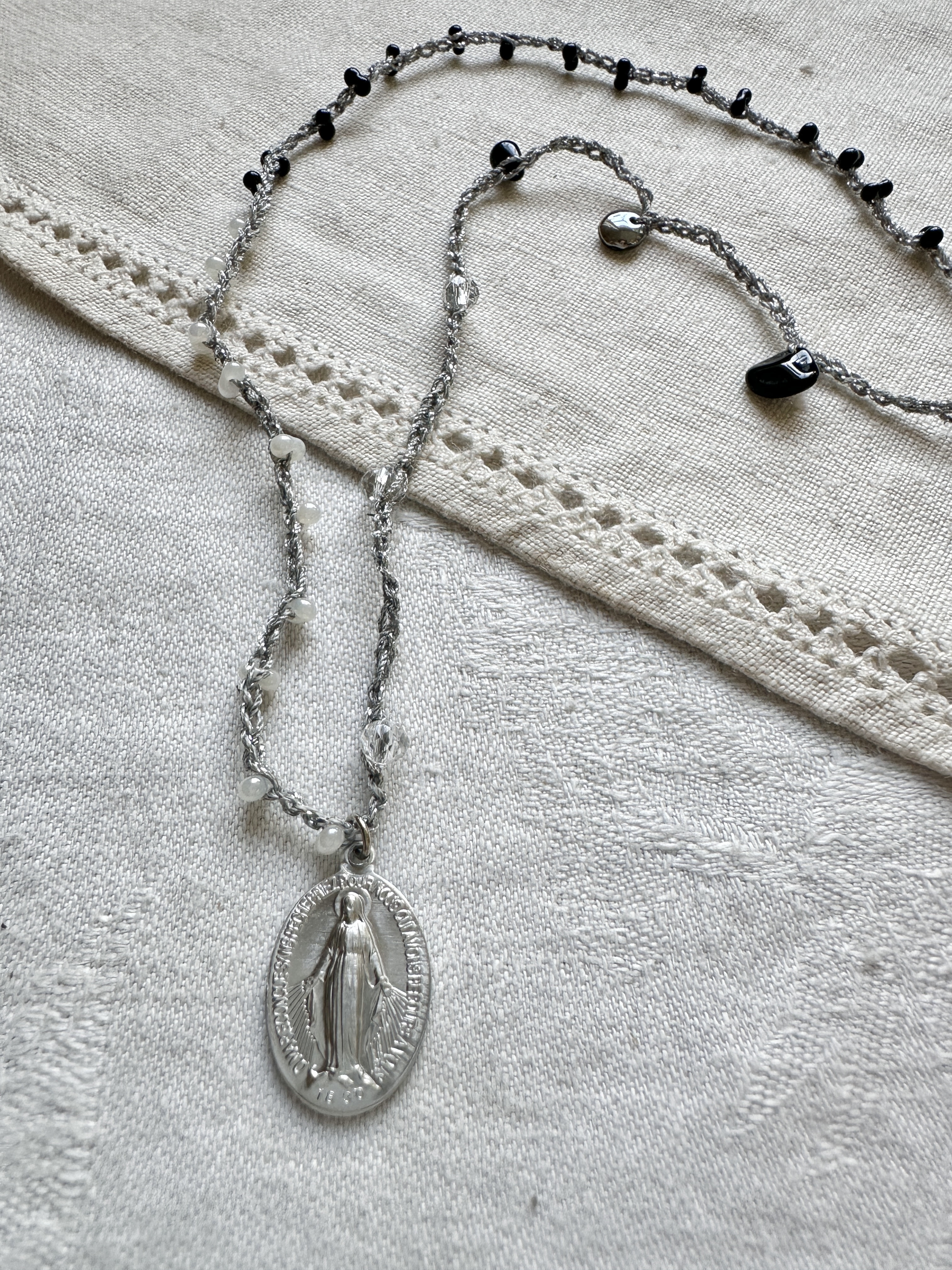 メダイ３wayクロシェネックレス・シルバー×ブラック