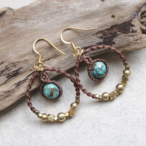 エキゾチックフープコッパーターコイズ天然石マクラメピアスmacp134エスニックアジアンアレルギーフリーピアス 1枚目の画像
