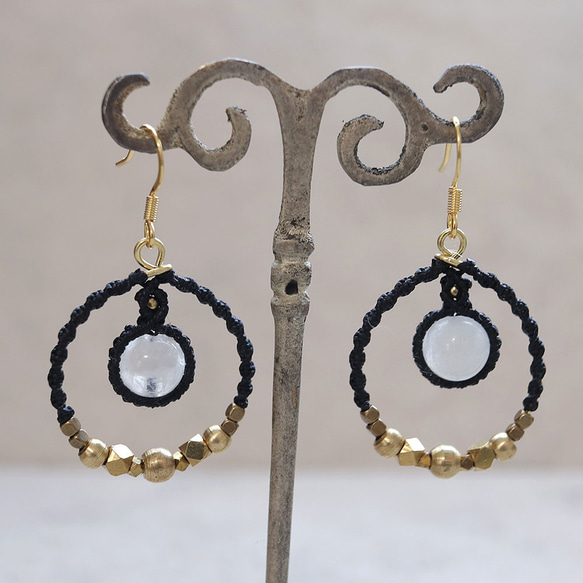 エキゾチックフープムーンストーン天然石マクラメピアスmacp135エスニックアジアンアレルギーフリーピアス 2枚目の画像