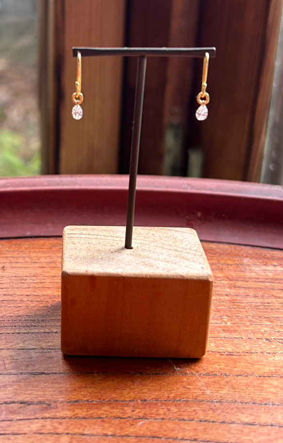 天然ダイアモンド K24純金フックピアス◇ペアシェイプ・カットダイアモンド・ピアス◇１ペアのみ限定◇ 2枚目の画像