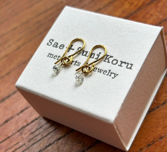 天然ダイアモンド K24純金フックピアス◇ペアシェイプ・カットダイアモンド・ピアス◇１ペアのみ限定◇ 6枚目の画像