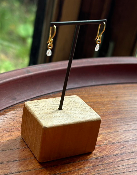 天然ダイアモンド K24純金フックピアス◇ペアシェイプ・カットダイアモンド・ピアス◇１ペアのみ限定◇ 1枚目の画像