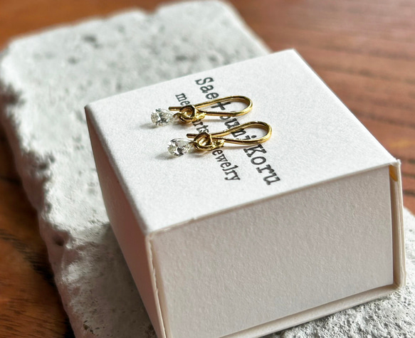 天然ダイアモンド K24純金フックピアス◇ペアシェイプ・カットダイアモンド・ピアス◇１ペアのみ限定◇ 3枚目の画像