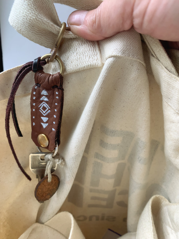 Goods｜手描きレザーキーホルダー（真鍮フック） 5枚目の画像