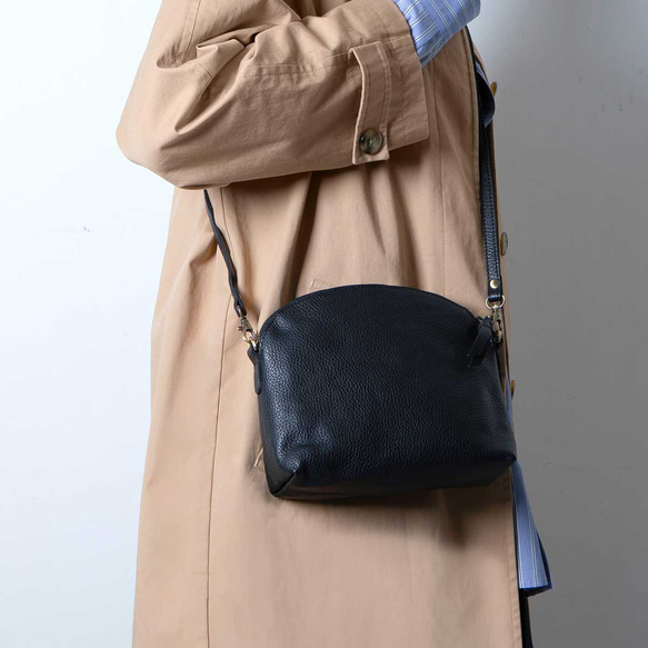 ショルダーバッグ 本革 エンボスレザー 収納 ポーチ 斜めがけ バッグ ブラック HAB038-EM 1枚目の画像