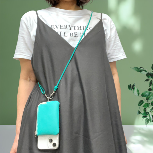 本革ファスナーポーチ付スマホケース&パラコードストラップ●長さ調整可●ターコイズグリーン iPhone,Xperia 3枚目の画像