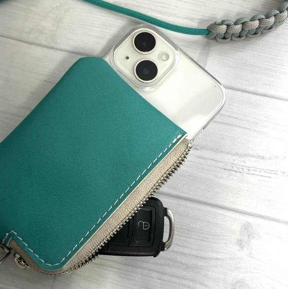 本革ファスナーポーチ付スマホケース&パラコードストラップ●長さ調整可●ターコイズグリーン iPhone,Xperia 5枚目の画像
