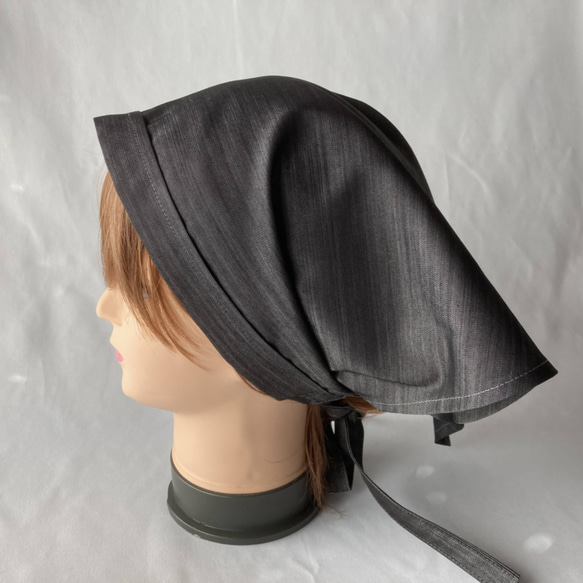 ひも付きタック入りバブーシュカ三角巾　濃紺薄手デニム 3枚目の画像