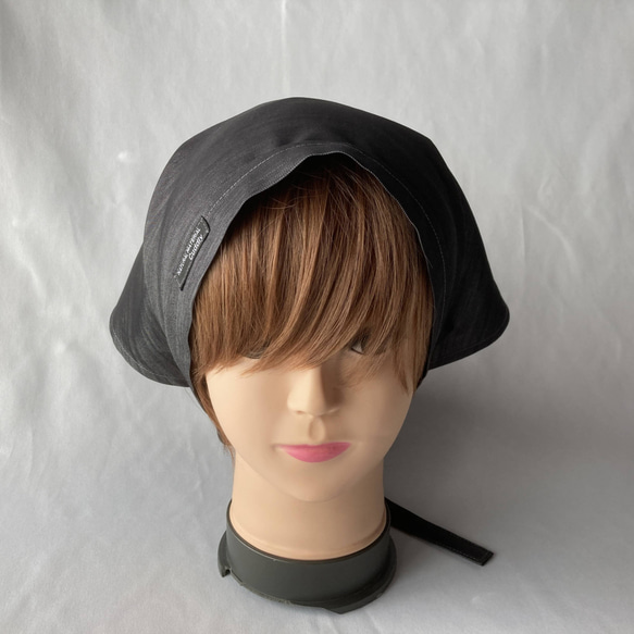 ひも付きタック入りバブーシュカ三角巾　濃紺薄手デニム 1枚目の画像