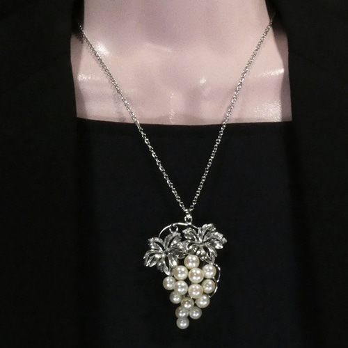 【専用になりました】ぶどうの房 ブローチ兼ペンダントトップ 専用になりました】ぶどうの房 ブローチ兼ペンダントトップ