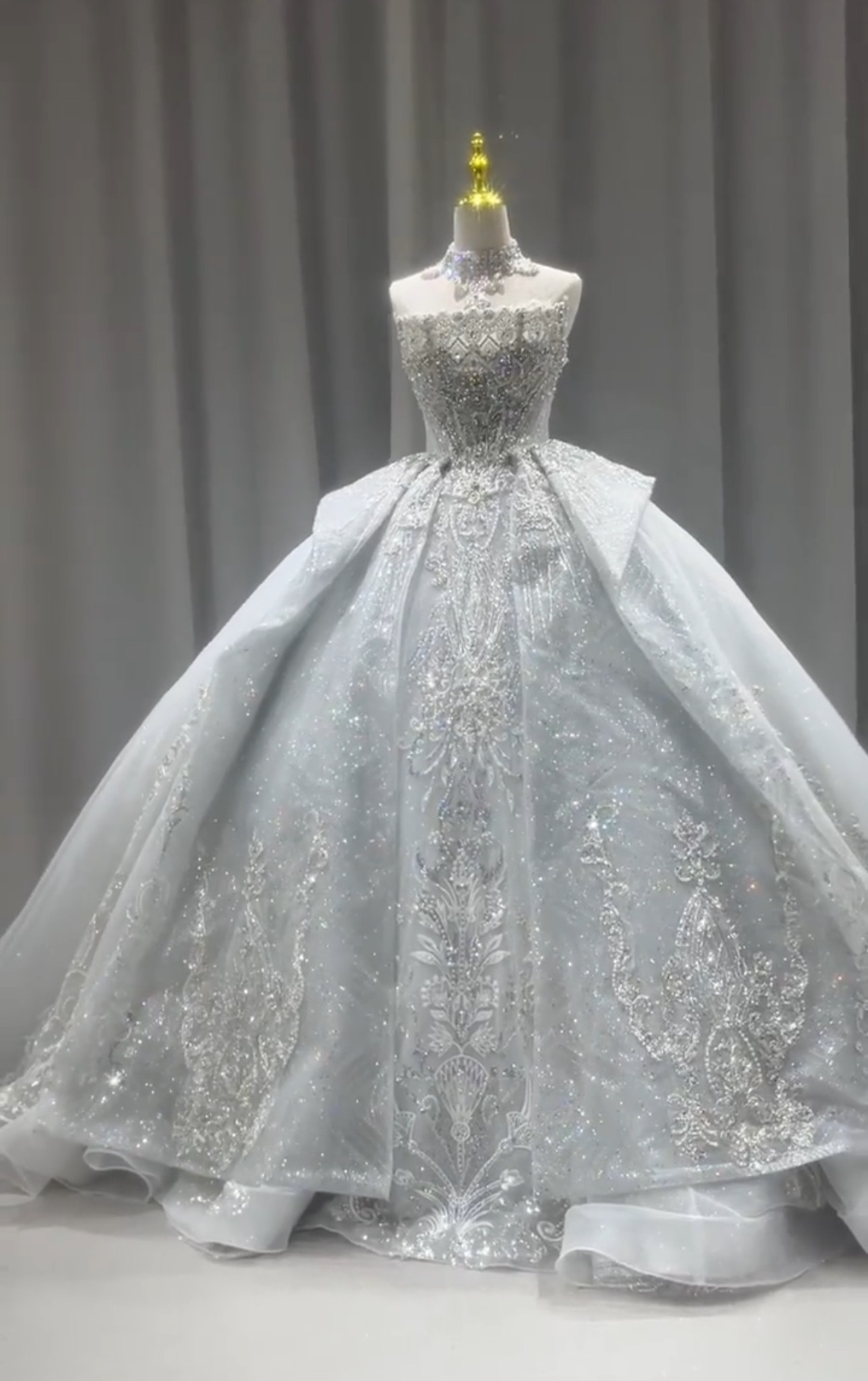 2025新作　ブルーグレー　チューブトップ　ノースリーブ　たっぷりビジュー　ウェデイング　ブライダル　オーダー可能お呼ば