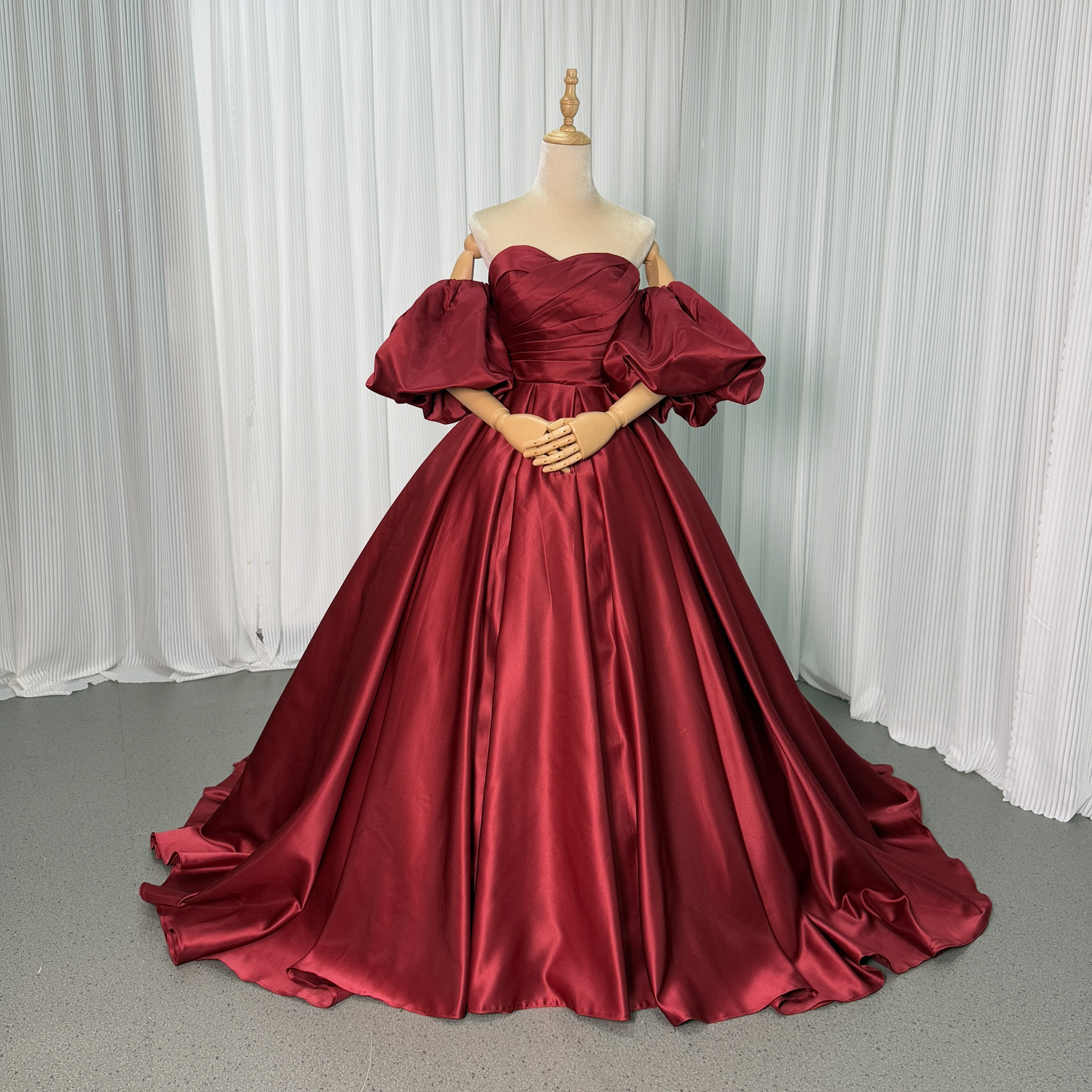 送料無料！カラードレス ワインレッド パフスリーブ  アンティークなドレス 光沢サテン 前撮り
