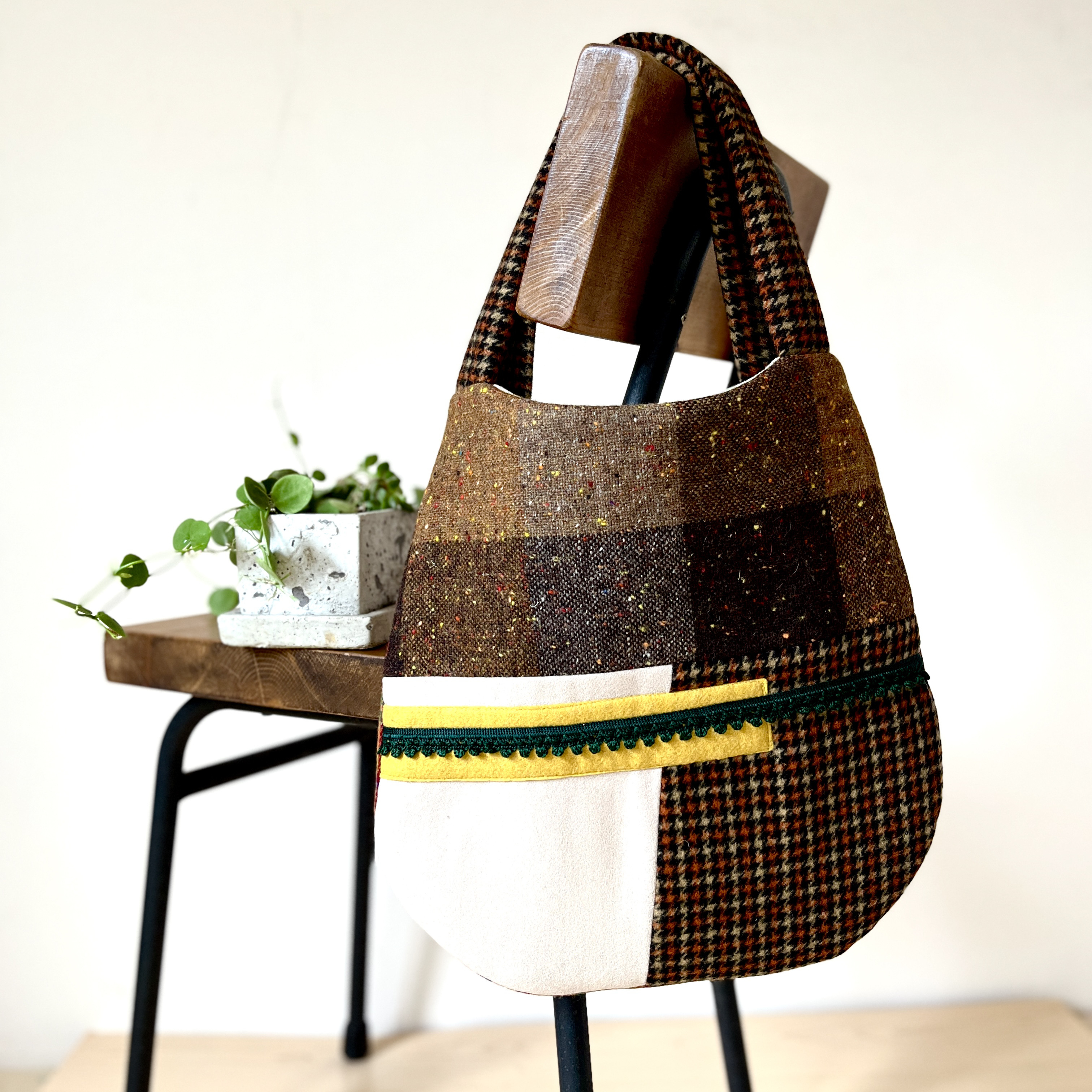 エッグ型トートバッグ　ウールの布あわせ　ブラウンチェック