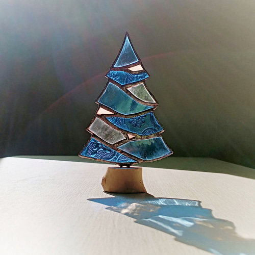 ステンドグラスのクリスマスツリー 雪の夜のもみの木・サン