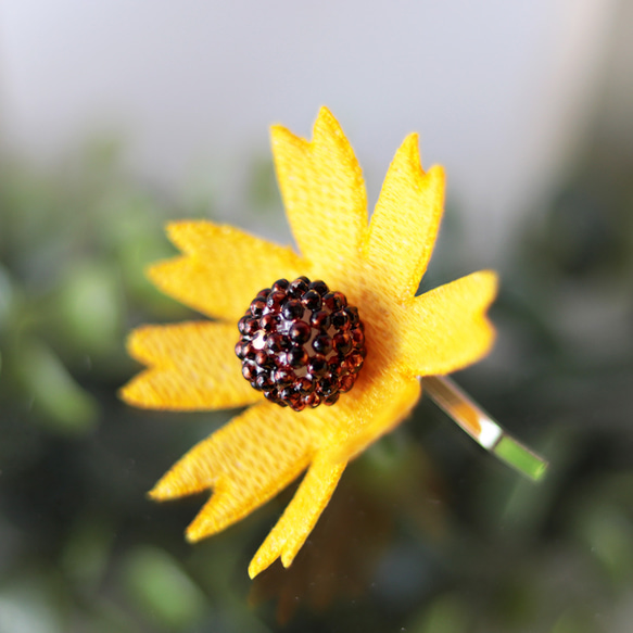 秋色きらめく立体刺繍ルドベキアのポニーフック 1枚目の画像