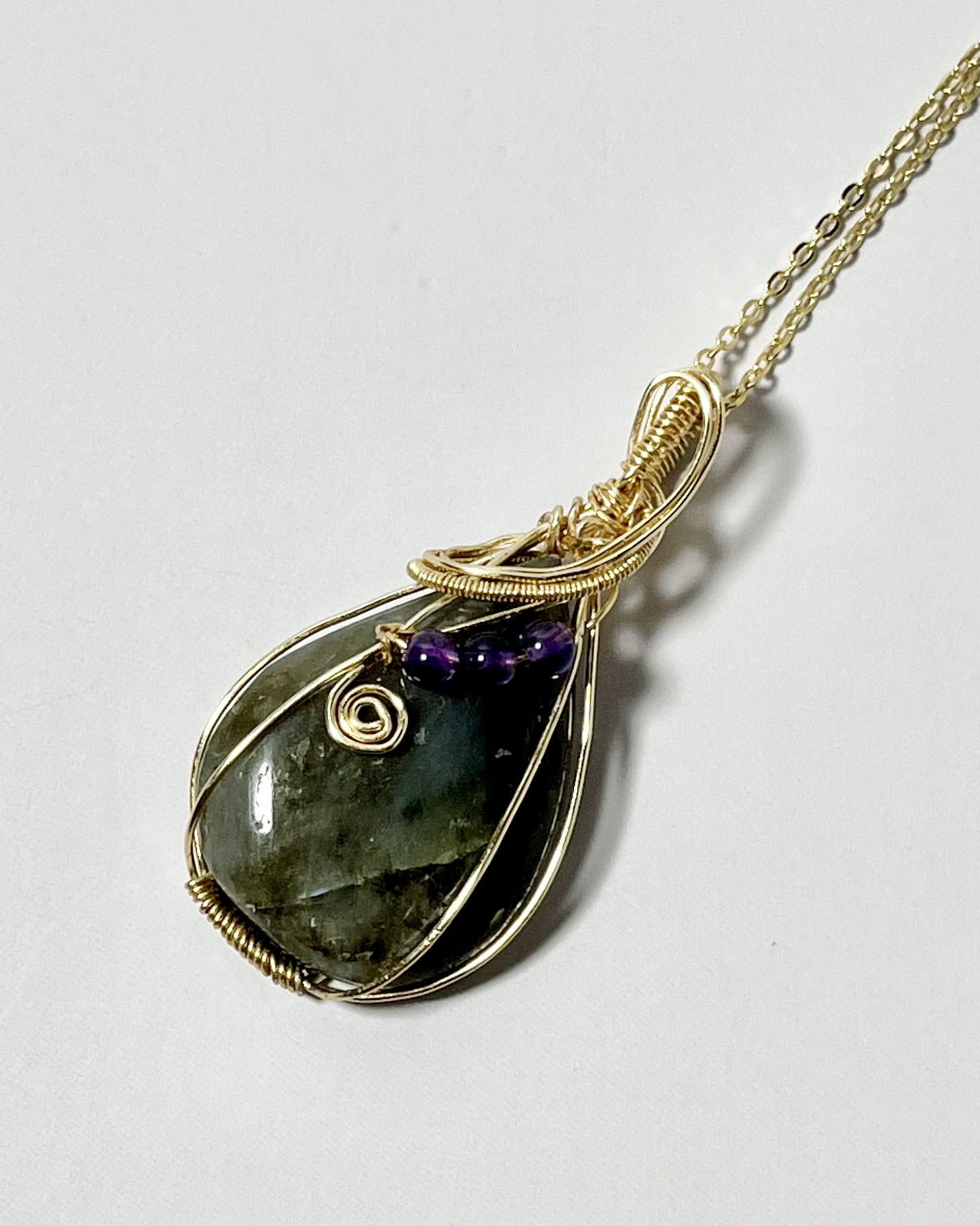 あらたな未来へ*～　ラブラドライト　　（ワイヤーアクセサリー＊ワイヤーアートネックレス＊ワイヤーアートジュエリー天然石）