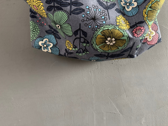 【数量限定】新作★グレー北欧花★トライアングルバック　綿麻　 5枚目の画像