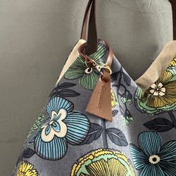 【数量限定】新作★グレー北欧花★トライアングルバック　綿麻　 4枚目の画像