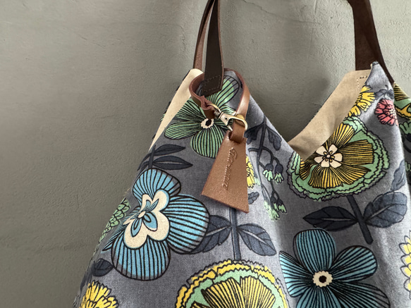 【数量限定】新作★グレー北欧花★トライアングルバック　綿麻　 4枚目の画像