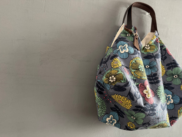 【数量限定】新作★グレー北欧花★トライアングルバック　綿麻　 3枚目の画像