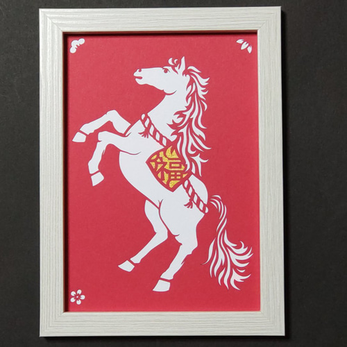 2026年 干支飾り 午 白馬 招福 切り絵（赤） 切り絵 青森ヒバ木工