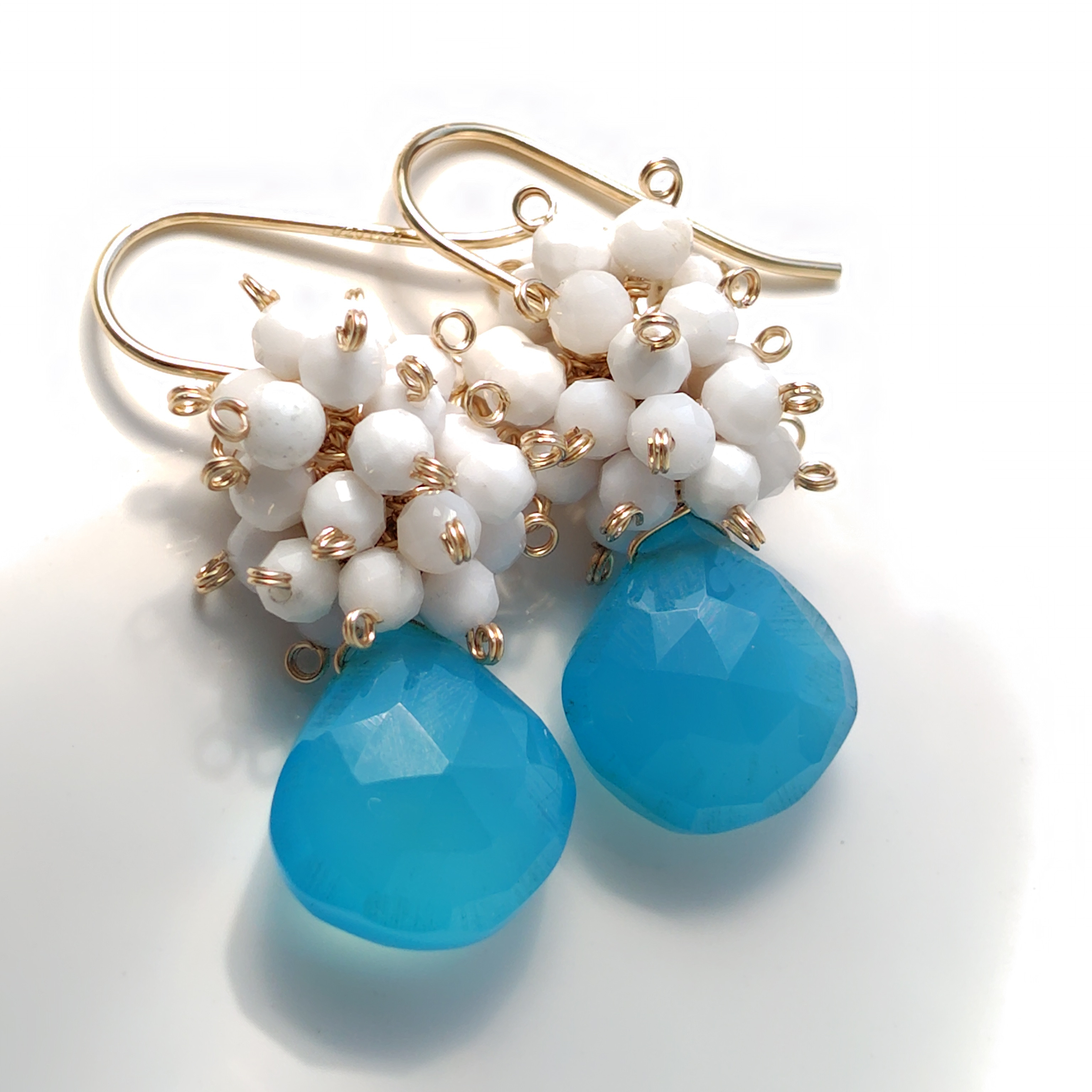 青い空と白い雲✳シーブルーカルセドニー14kgfピアス