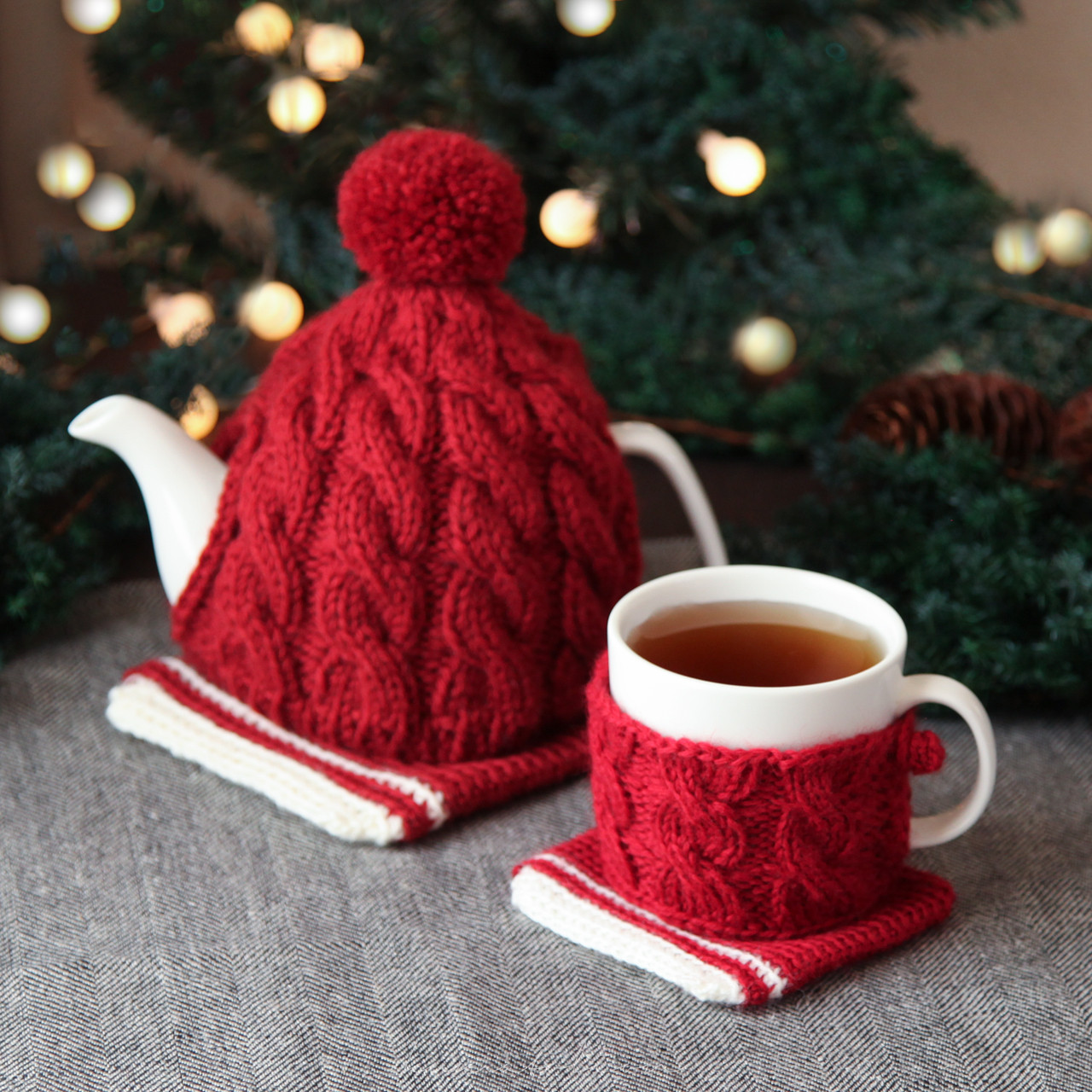 [予約販売] 手編みニットのティーカバーセット | ティーコージー ワインレッド&マグコージー ディープレッド