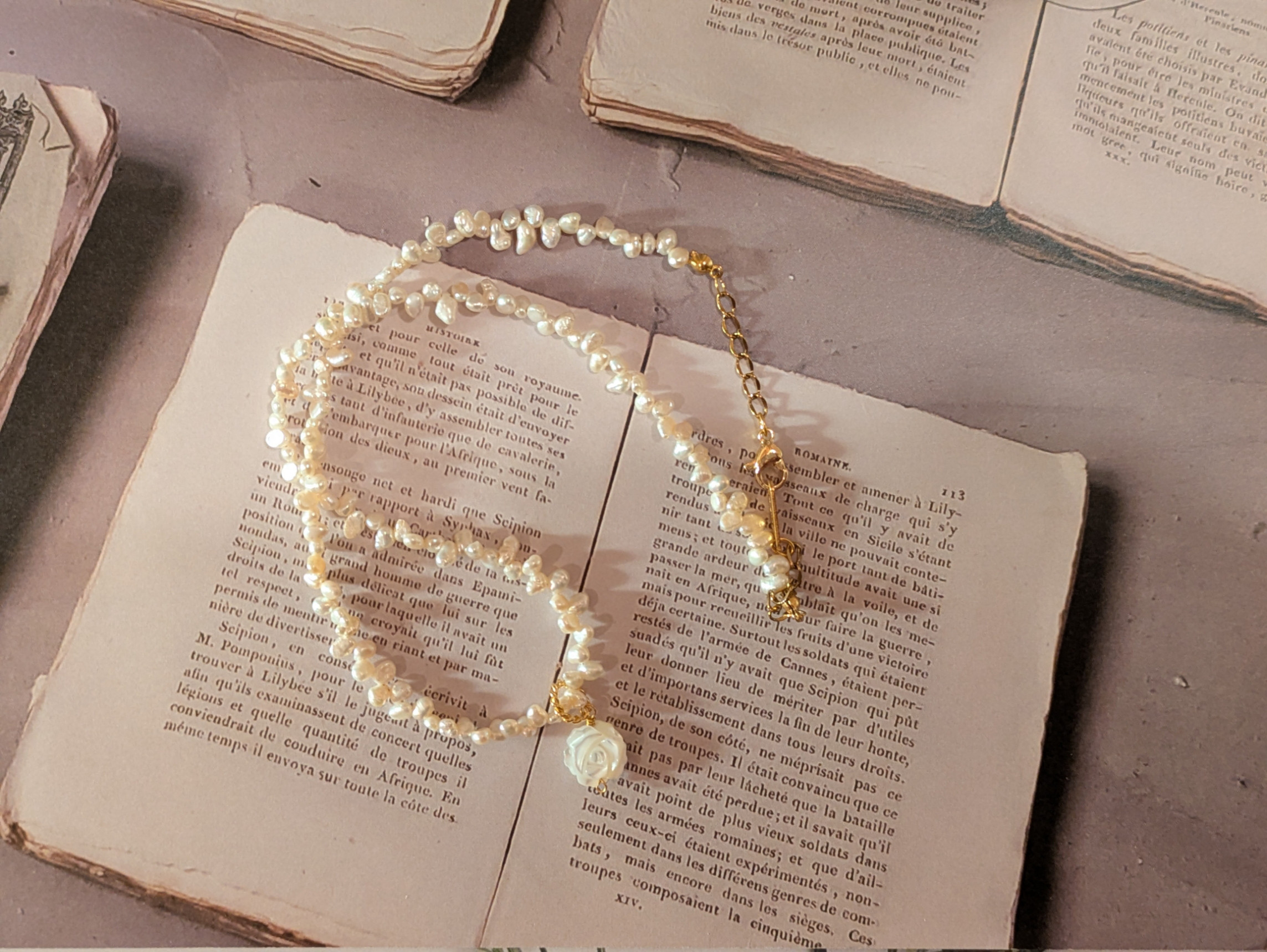 薔薇咲く淡雪ネックレス