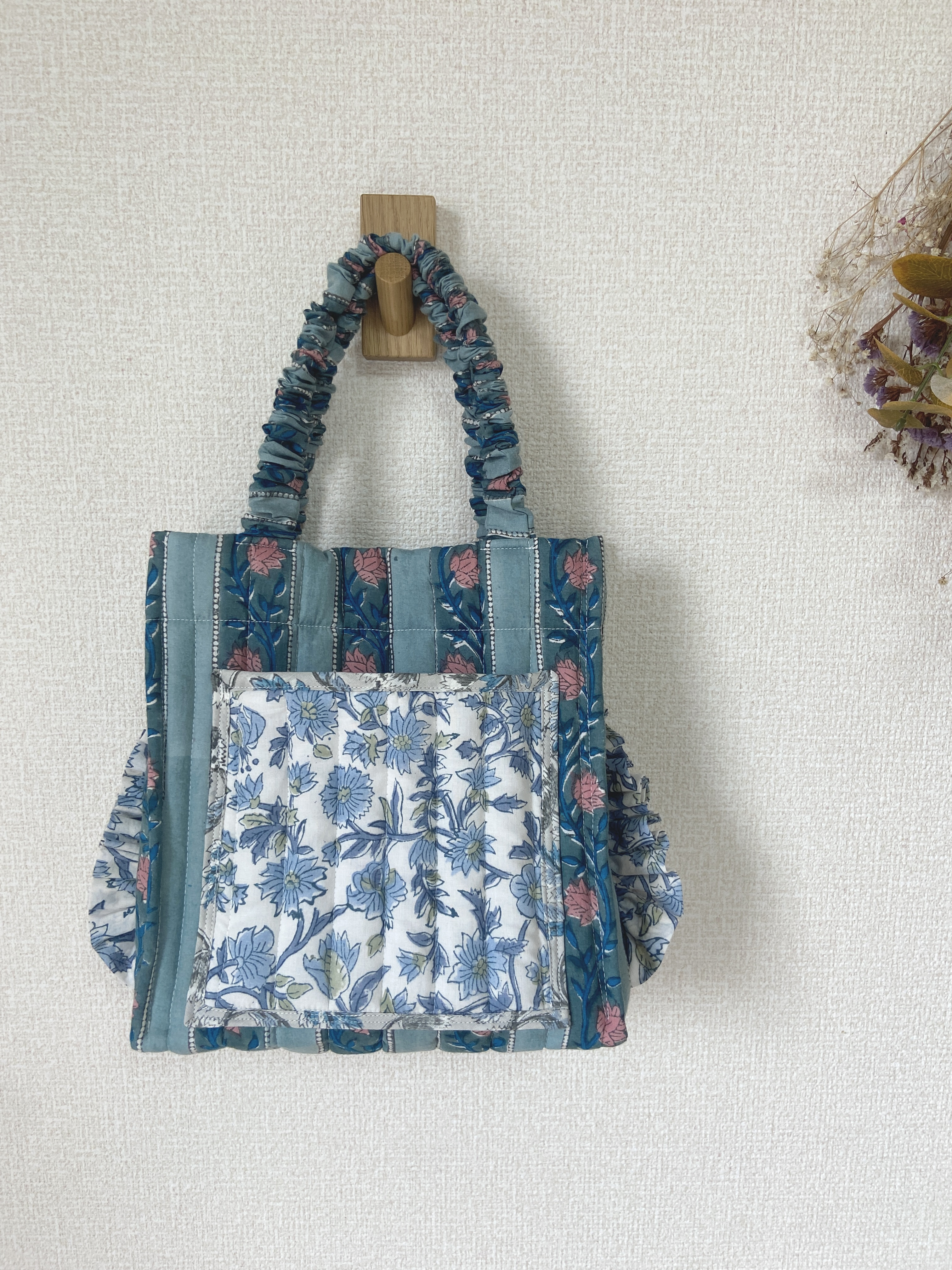 【インド/ブロックプリント】Mサイズ「ふんわりインド綿キルト2wayトートバッグ」軽量バッグ トートバッグ
