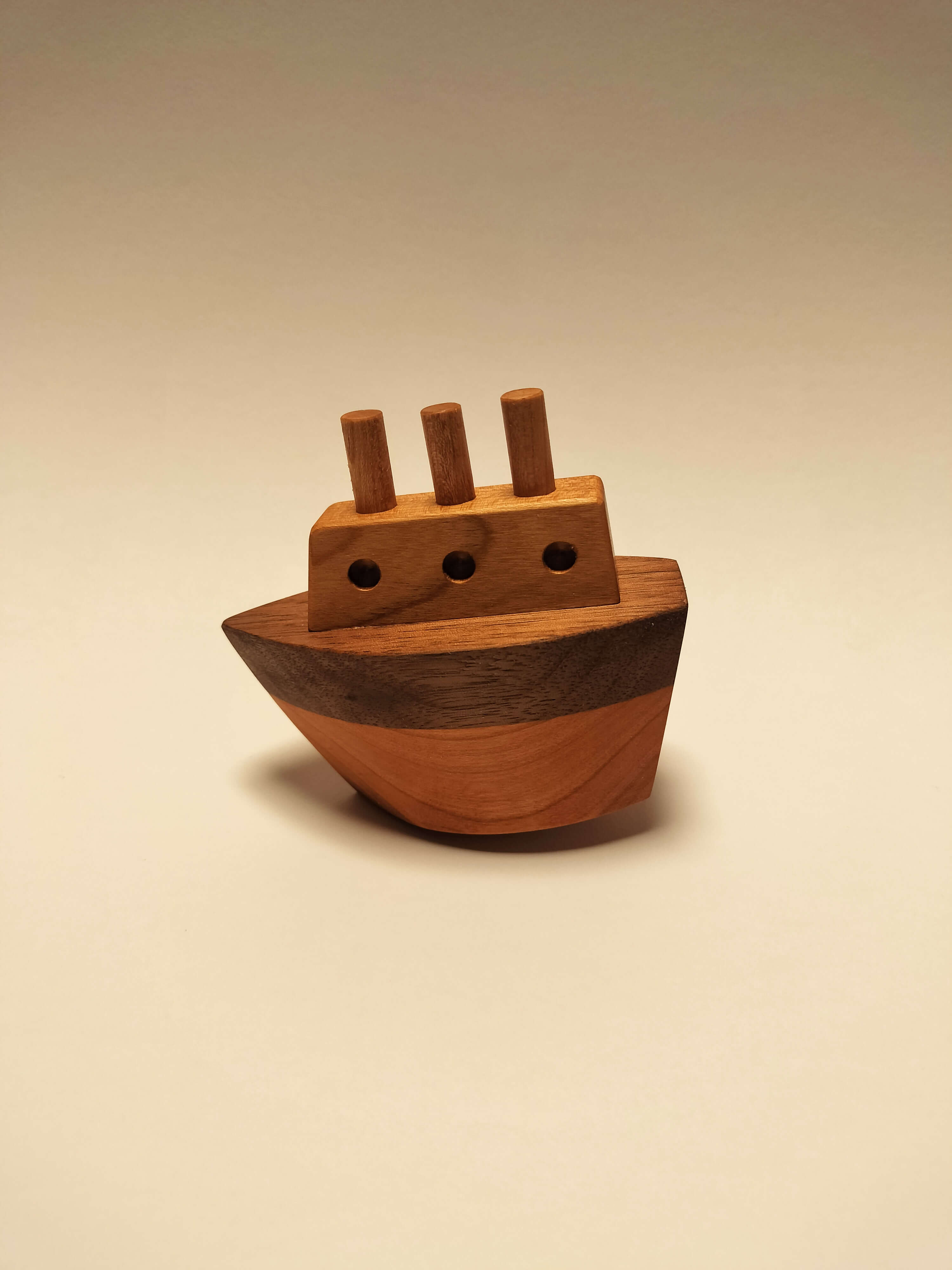 木製オブジェ　木の船