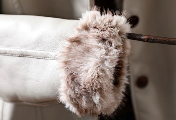 受作｜リバーシブル レザー&ファー ジャケット レディース 2WAYショート 防寒 大人カジュアル  冬 アウター 11枚目の画像