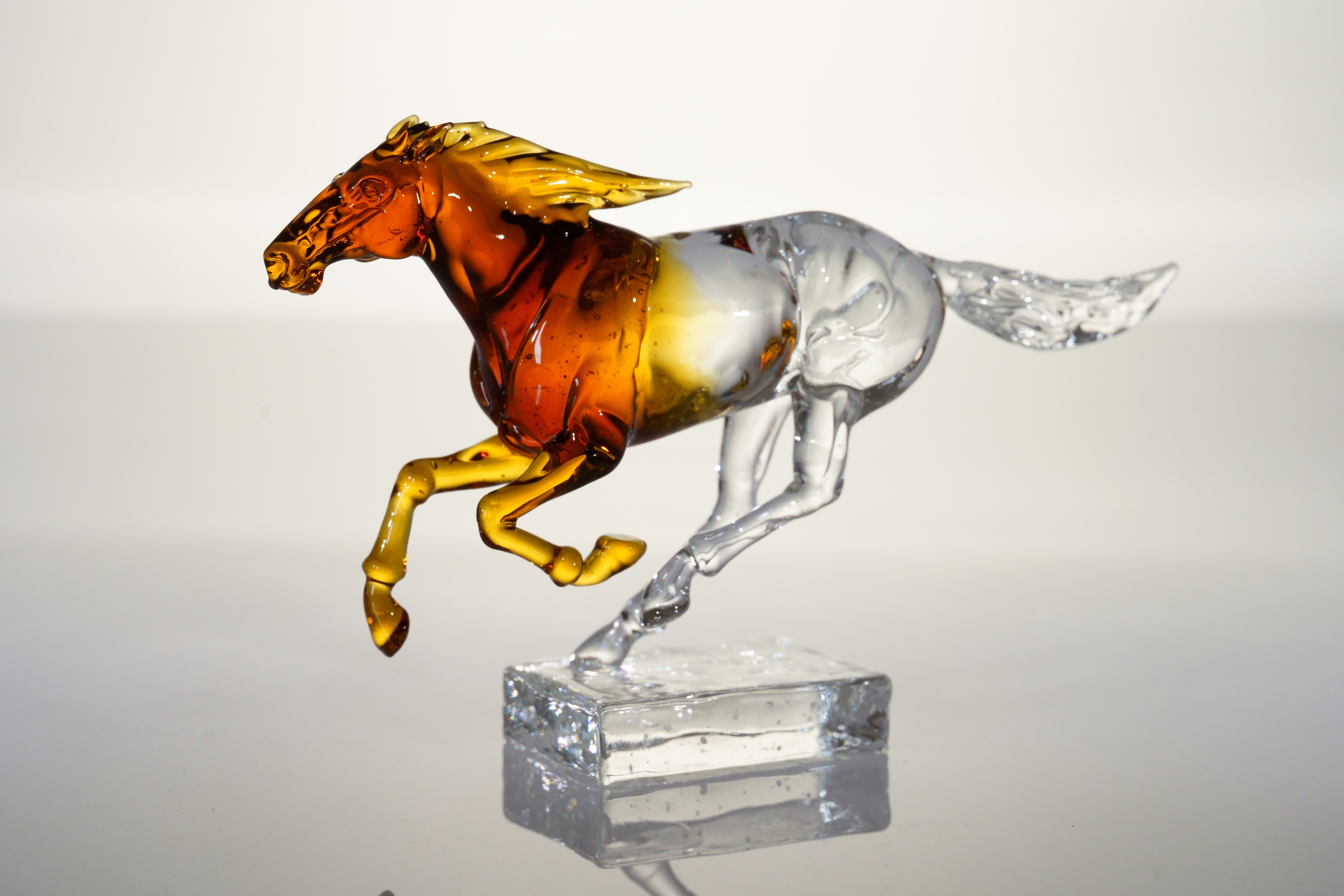 受注制作　ガラスの干支　午　「 駿 (大・アンバー) 」　馬　お正月　縁起物