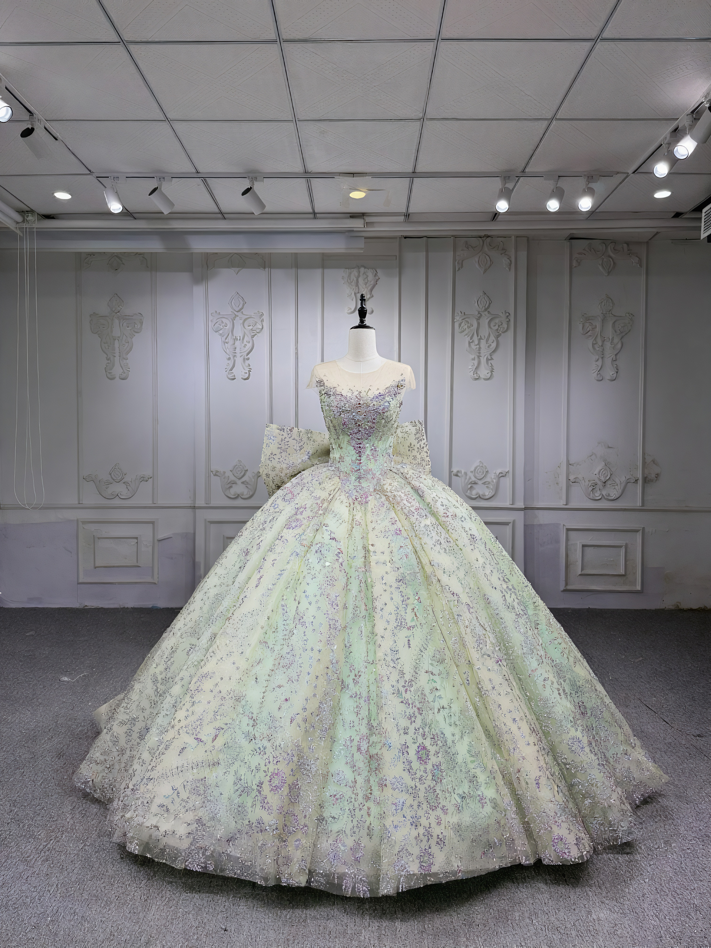 イリュージョンネック　袖無し　グリーン緑グレー　柄あり　優雅　痩せて見える　プリンセスライン　演奏会音楽会サイズオーダー