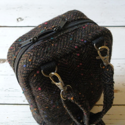 〔受注生産〕みがるにおでかけ！　パッとひらいてサッと出せる　ウールヘリンボーンのスマホショルダー　Sサイズ 8枚目の画像