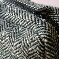 〔受注生産〕みがるにおでかけ！　パッとひらいてサッと出せる　ウールヘリンボーンのスマホショルダー　Sサイズ 9枚目の画像