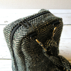 〔受注生産〕みがるにおでかけ！　パッとひらいてサッと出せる　ウールヘリンボーンのスマホショルダー　Sサイズ 10枚目の画像