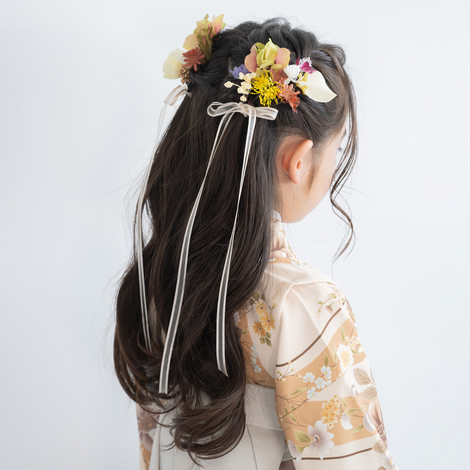 【ハーフ成人式振袖髪飾りベージュ/白リボンK】人気の髪型ツインハーフアップヘアアレンジ/小学校卒業式袴/ジュニア袴
