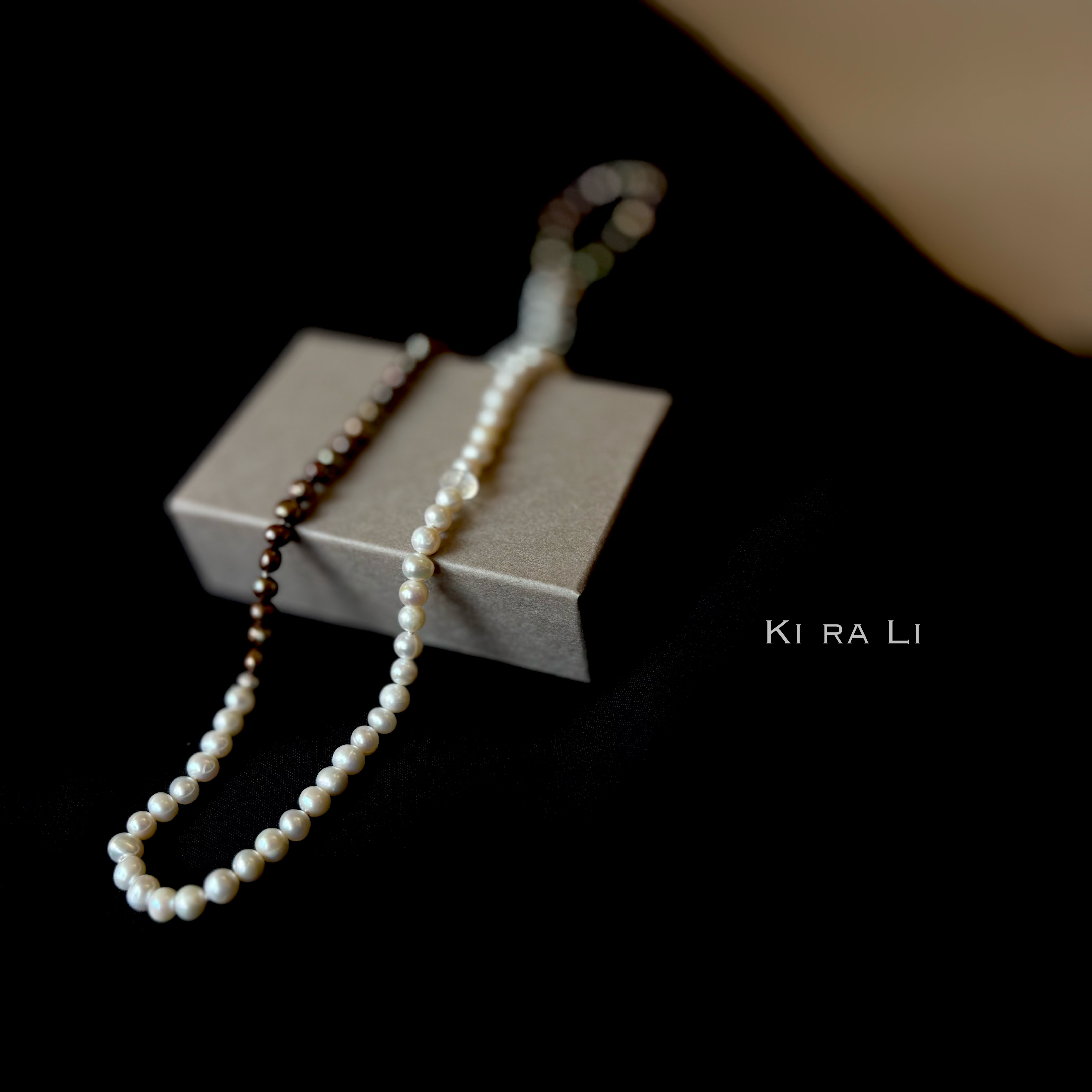 送料無料　留め具のないパールロングネックレス Brown